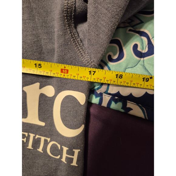 Abercrombie & Fitch Classic Crew Sweatshirt – Size Small - Picture 4 of 4